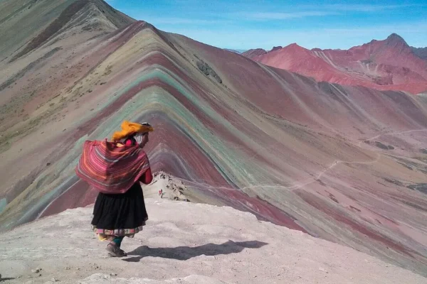 turismo-excurcion-montaña-de-colores